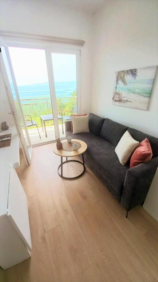 Cozy Apartments With Pool And Splendid Seaview Kavac Екстер'єр фото